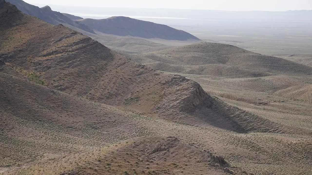 Горные гряды в Тамдынском районе